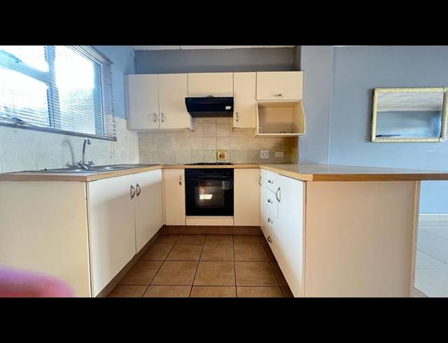 2 BEDROOM APARTMENT FOR SALE IN CAVERSHAM GLEN